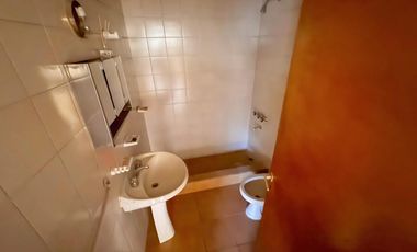 VENTA - Casa de 1 dormitorio con patio, interna única - Villa Gobernador Gálvez. APTO CRÉDITO.