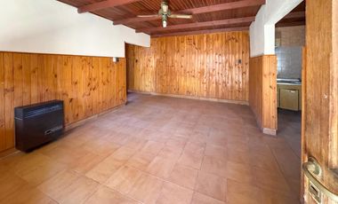 VENTA - Casa de 1 dormitorio con patio, interna única - Villa Gobernador Gálvez. APTO CRÉDITO.