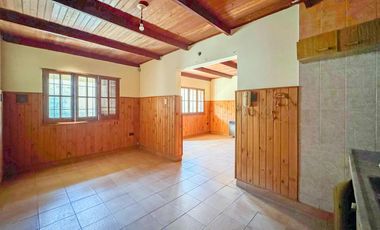 VENTA - Casa de 1 dormitorio con patio, interna única - Villa Gobernador Gálvez. APTO CRÉDITO.
