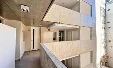 Venta - Departamento de un dormitorio, a estrenar, al frente, al este, con balcón, en Barrio Martin.