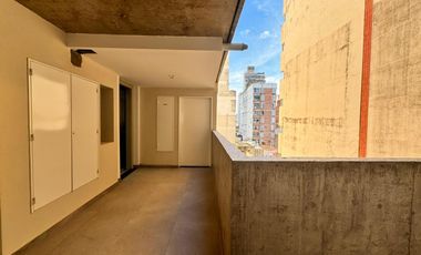 Venta - Departamento de un dormitorio, a estrenar, al frente, al este, con balcón, en Barrio Martin.