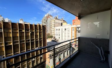 Venta - Departamento de un dormitorio, a estrenar, al frente, al este, con balcón, en Barrio Martin.