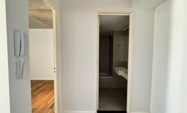 Venta - Departamento de un dormitorio, a estrenar, al frente, al este, con balcón, en Barrio Martin.