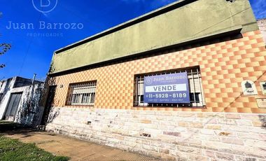 Venta Casa con 2 dormitorios en Remedios de Escalada.