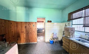Venta Casa con 2 dormitorios en Remedios de Escalada.