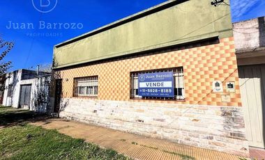 Venta Casa con 2 dormitorios en Remedios de Escalada.