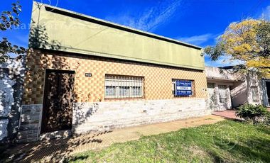 Venta Casa con 2 dormitorios en Remedios de Escalada.