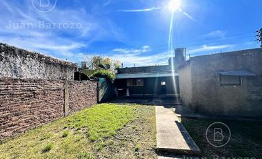 Venta Casa con 2 dormitorios en Remedios de Escalada.