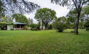 VENTA - Casa - Quincho, Parrillero, Piscina y Cancha de tenis - Funes, Santa Fe.