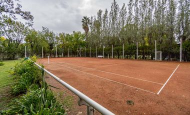 VENTA - Casa - Quincho, Parrillero, Piscina y Cancha de tenis - Funes, Santa Fe.