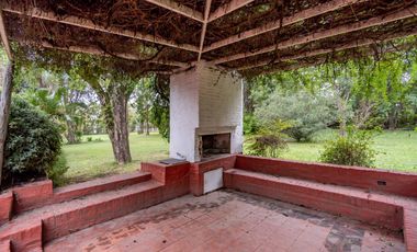 VENTA - Casa - Quincho, Parrillero, Piscina y Cancha de tenis - Funes, Santa Fe.