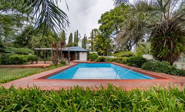 VENTA - Casa - Quincho, Parrillero, Piscina y Cancha de tenis - Funes, Santa Fe.