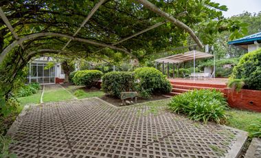 VENTA - Casa - Quincho, Parrillero, Piscina y Cancha de tenis - Funes, Santa Fe.