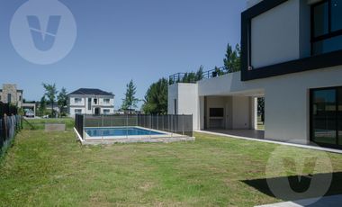 Casa en venta - Barrio El Principado, Canning