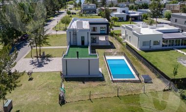 Casa en venta - Barrio El Principado, Canning