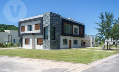 Casa en venta - Barrio El Principado, Canning