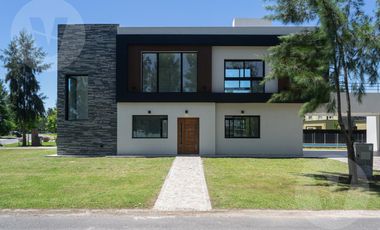 Casa en venta - Barrio El Principado, Canning