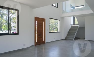 Casa en venta - Barrio El Principado, Canning