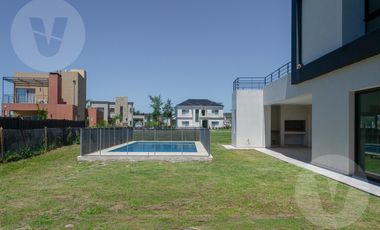 Casa en venta - Barrio El Principado, Canning