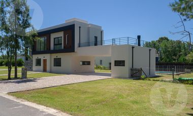 Casa en venta - Barrio El Principado, Canning