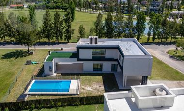 Casa en venta - Barrio El Principado, Canning