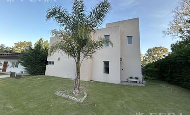 Venta casa de 4 ambientes con piscina en Barrio El Hípico - Ranelagh