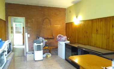 CASA TIPO AMERICANA SOBRE LOTE DE 10 X 32 - BURZACO