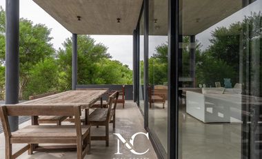 Casa en Venta en Costa Esmeralda fondo libre y gas natural