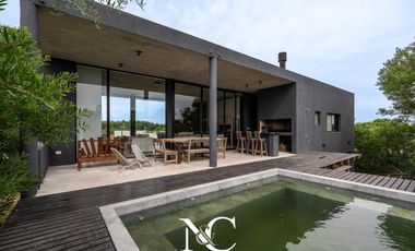 Casa en Venta en Costa Esmeralda fondo libre y gas natural