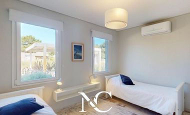 Casa en venta en Costa Esmeralda con fondo libre arbolado