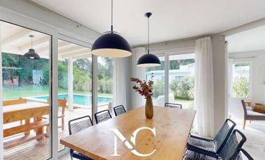 Casa en venta en Costa Esmeralda con fondo libre arbolado