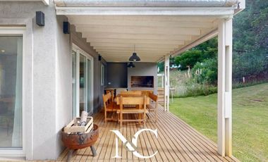 Casa en venta en Costa Esmeralda con fondo libre arbolado