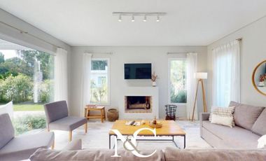 Casa en venta en Costa Esmeralda con fondo libre arbolado