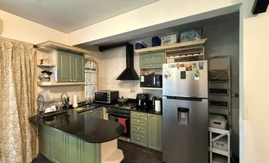 Departamento tres ambientes cochera en venta en wilde centro