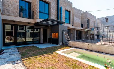 Casa 4 dormitorios, jardín - Wilde 400 bis - Fisherton Rosario | Venta
