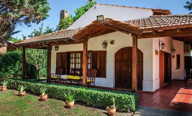 Casa   Quincho   Piscina. Funes