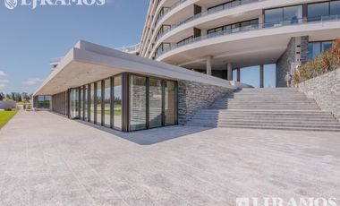 Departamento en venta de 3 ambientes con vista a la Laguna central