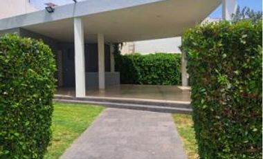 Casa en renta en Santa Ana Tepetitlán, Coto Abedul, Zapopan