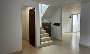 Casa en renta en Santa Ana Tepetitlán, Coto Abedul, Zapopan