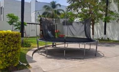 Casa en renta en Santa Ana Tepetitlán, Coto Abedul, Zapopan