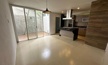 Casa en renta en Santa Ana Tepetitlán, Coto Abedul, Zapopan