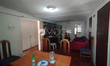 CASA PAREADA AMPLIADA Y NO REGULARIZADA EN LA FLORIDA