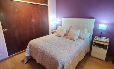 Lote  con dos viviendas, jardín y cochera en Florida Oeste- En Venta