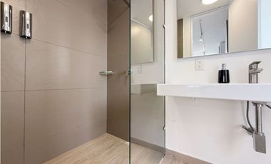 Apartamento en venta de 3 alcobas en Faro Tequendama en laguito