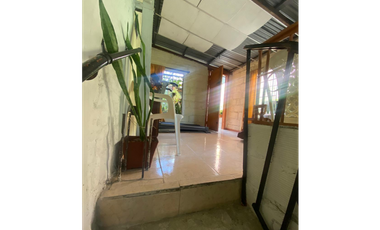 Vende Casa Unifamiliar 5 habitaciones Buenos Aires- Medellin