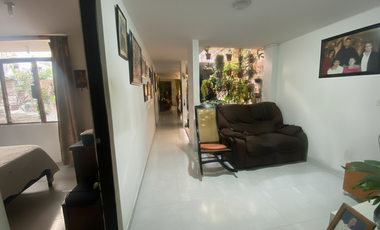 Vende Casa Unifamiliar 5 habitaciones Buenos Aires- Medellin