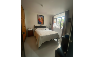 Vende Casa Unifamiliar 5 habitaciones Buenos Aires- Medellin