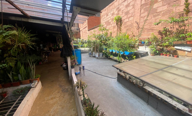 Vende Casa Unifamiliar 5 habitaciones Buenos Aires- Medellin