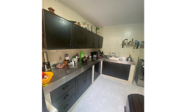 Vende Casa Unifamiliar 5 habitaciones Buenos Aires- Medellin