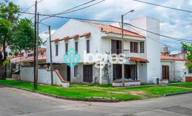 CASA EN VENTA CON COCHERA - TRES CERRITOS - SALTA